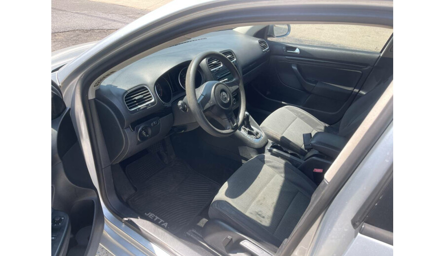 Продам 2012 Volkswagen Jetta Sportwagen -