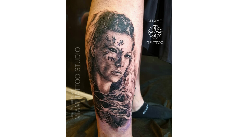 tattoo artist -