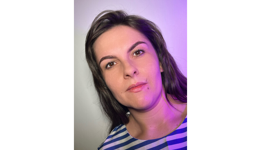 BROW & MAKEUP ARTIST -