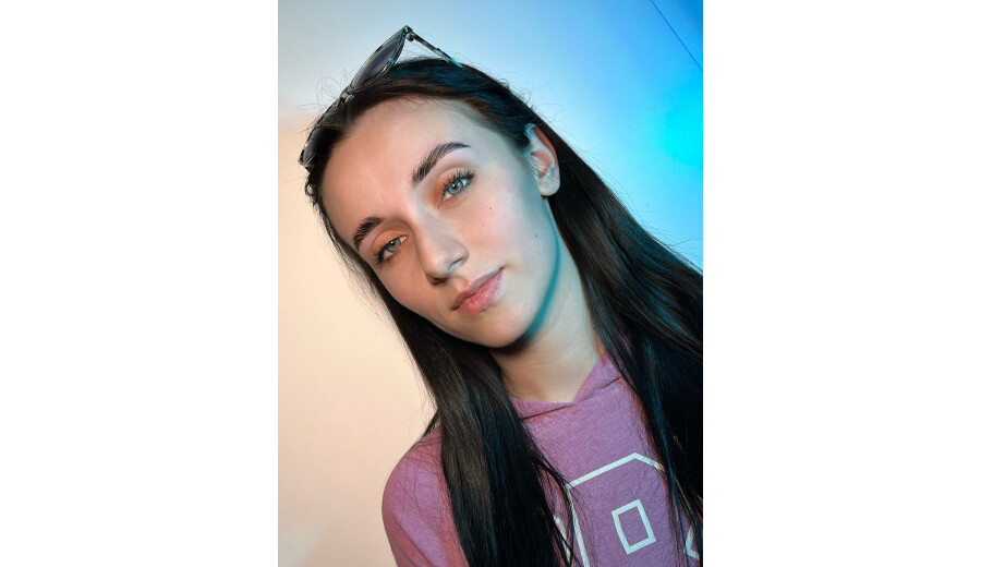 BROW & MAKEUP ARTIST -