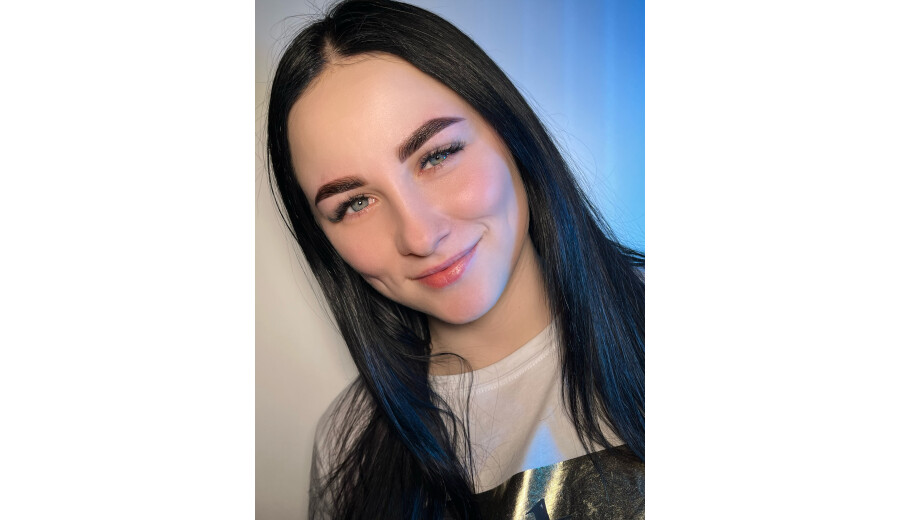 BROW & MAKEUP ARTIST -