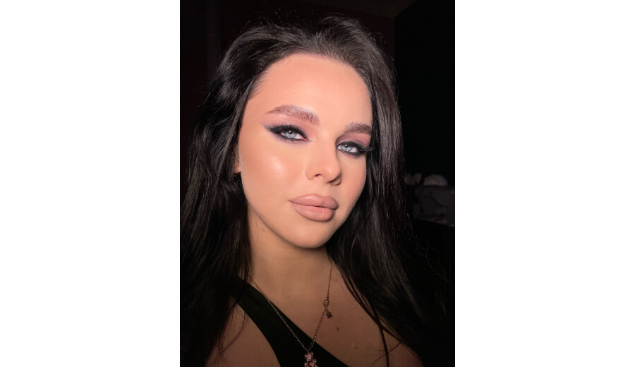 BROW & MAKEUP ARTIST -