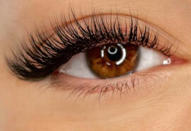 Майстер по нарощуванню вій