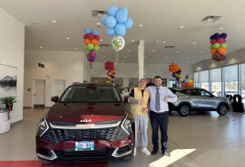 У мене в автосалоні українцям можна взяти новий KIA під 5-6% рiчних