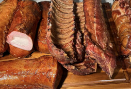 Продаються копчені вироби:сало,шинка,ребра.