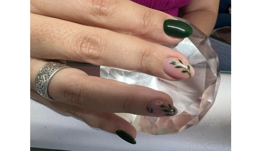 Майстер манікюру -