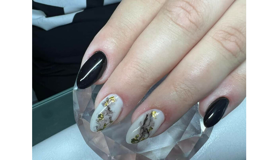 Майстер манікюру -