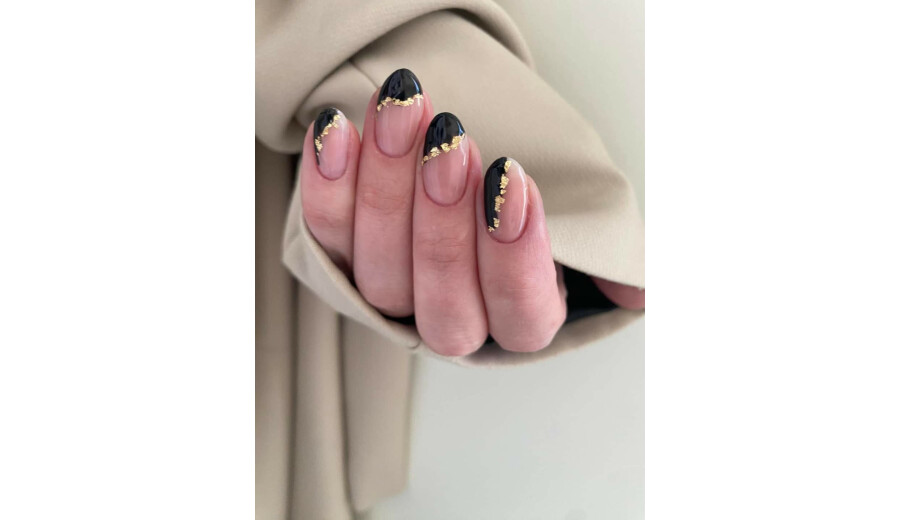 Майстер манікюру -