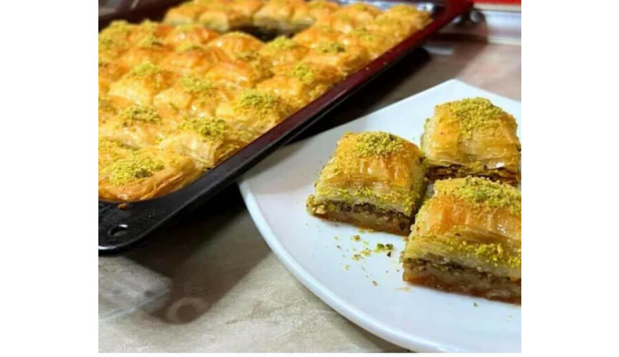 Фісташкова пахлава на замовлення -