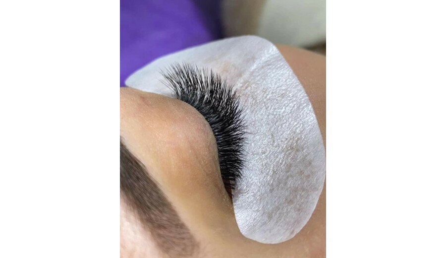 Пропоную свої послуги з нарощування вій та волосся -