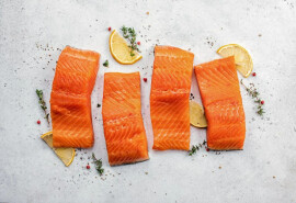 У нас чудова фермерська червона риба холодного копчення