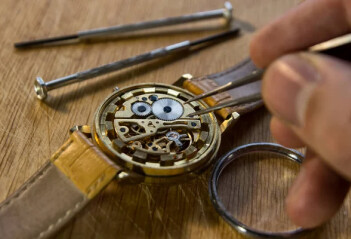 I am looking for an experienced watchmaker